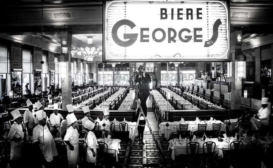 La cuisine — l'équipe de la Brasserie Georges au travail