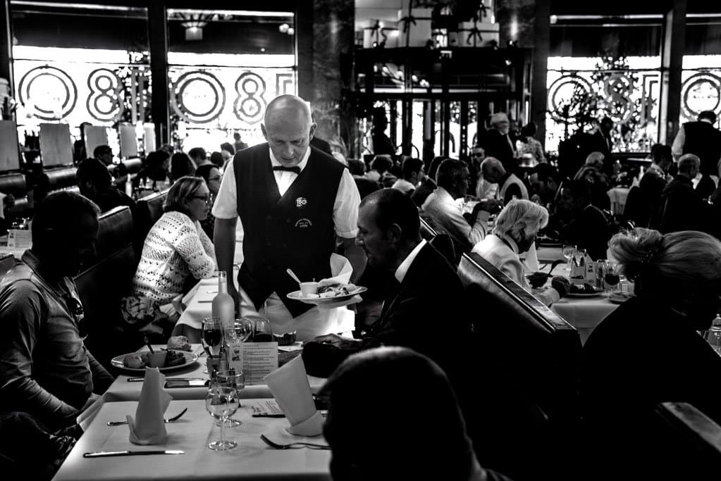 L'ambiance d'un service à la Brasserie Georges